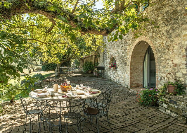 Camporempoli, patio tafel