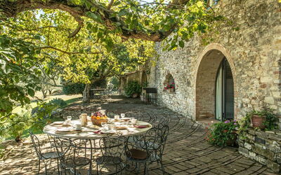 Camporempoli, patio tafel