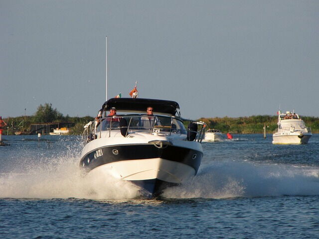 Op de Speedboat aan de Toscaanse kust