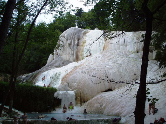 Badgasten bij Bagni San Filippo