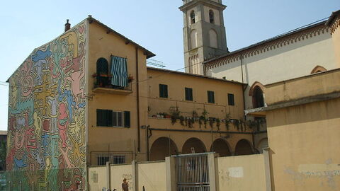 Haring's Tuttomondo op de zijkant van S. Antonio in Pisa