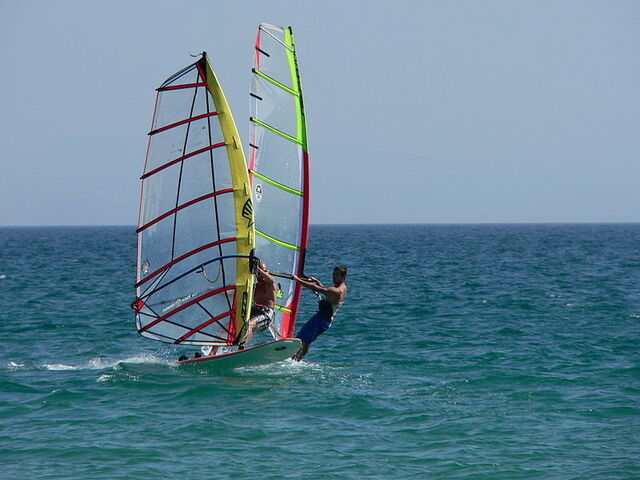 Windsurfen aan de Toscaanse Kust
