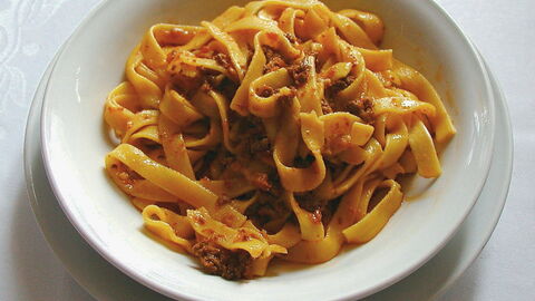 Fettuccine met ragù saus