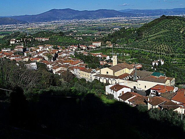 Zicht op het stadje Carmignano