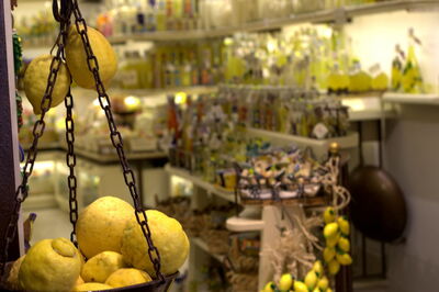 Limoncello producten in een winkel