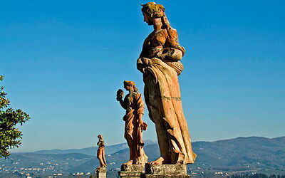 Terracotta standbeelden in Impruneta