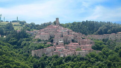 het prachtige stadje Castelnuovo in val di cecina