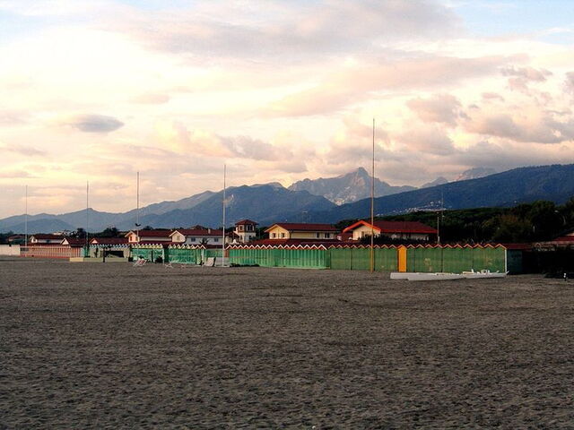 Vredig zicht op het strand van Forte dei Marmi