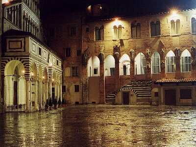 Piazza del Duomo, Pistoia