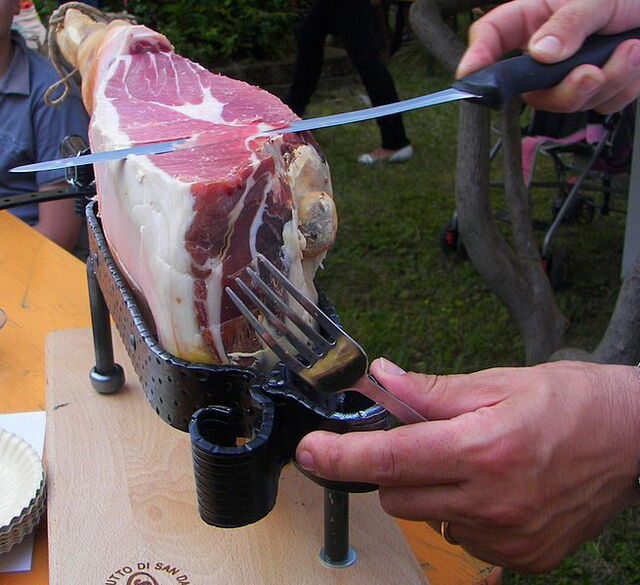 Traditioneel opgediende Prosciutto