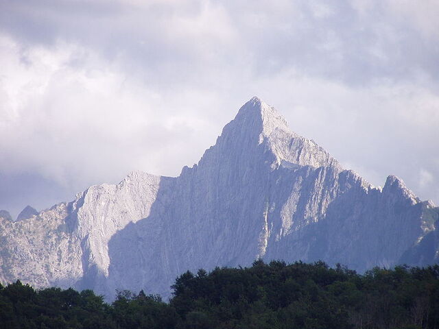 zicht op Apuaanse Alpen