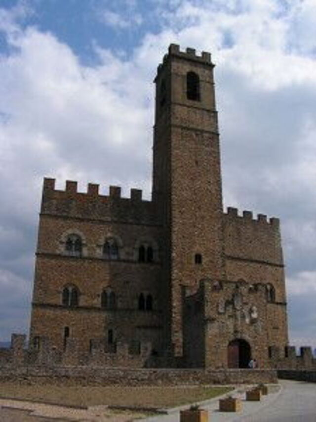 Voorkant van het Kasteel van Poppi