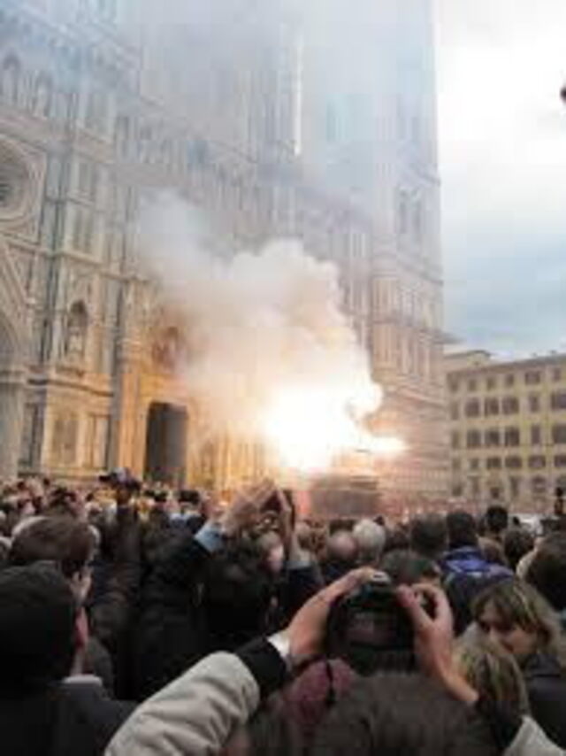 exploderende kar bij de ingang van de Duomo