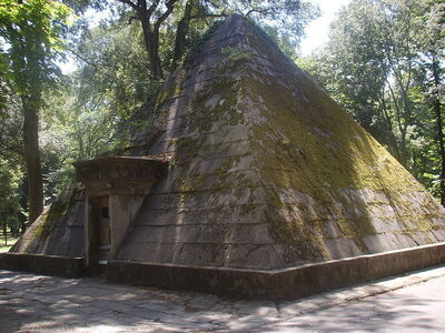 Cascine Park piramide
