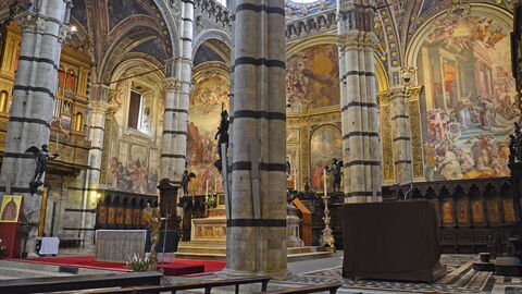 De binnenkant van de Duomo