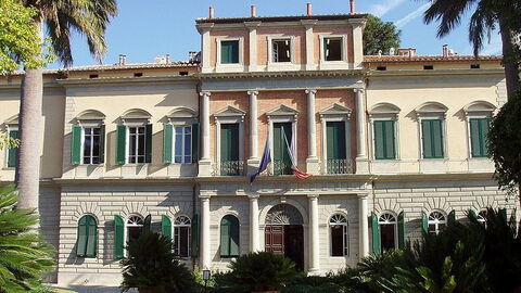 School bij de Botanische Tuinen van Pisa
