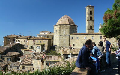 Toeristen in Volterra