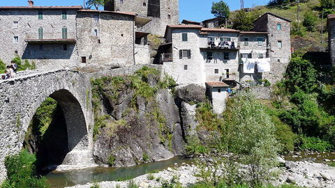 Brug in Piazza al Serchio