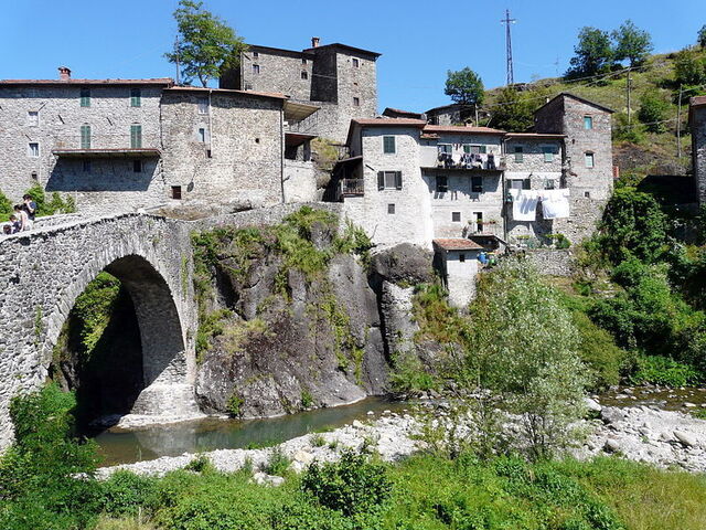 Brug in Piazza al Serchio