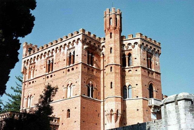 De voorkant van Castello di Brolio