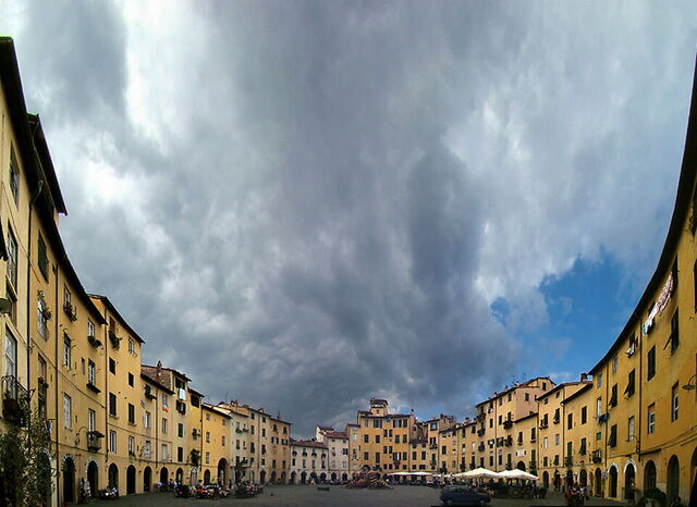 hoofdplein in Lucca