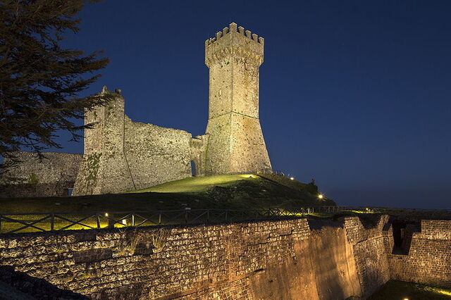 Rocca di Radicofani bij nacht