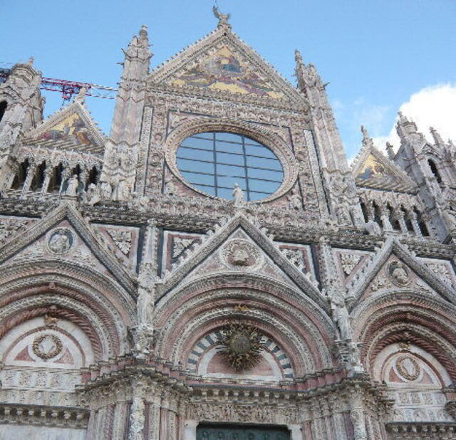 Details vooraanzicht van de Kathedraal van Siena