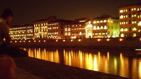 Pisa bij nacht