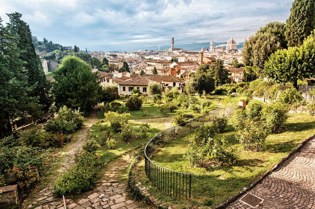 Uitzicht vanaf de rozentuin in Florence