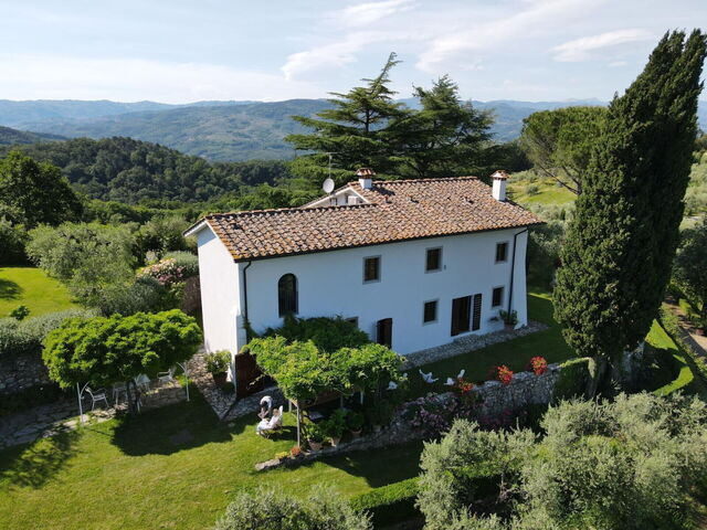 Villa Mami, buitenkant