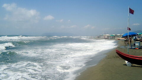 forte dei marmi strand