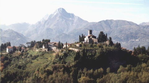 zicht op Barga