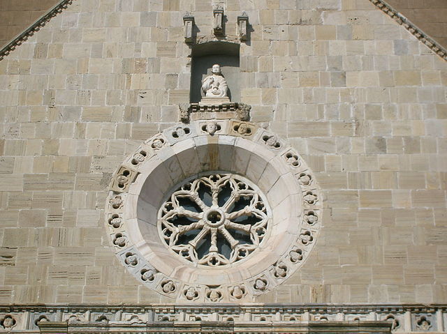 Detail van de duomo van Orbetello