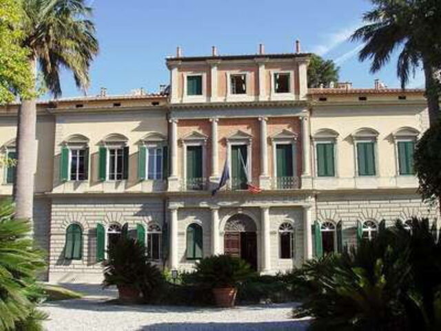 School bij de botanische tuinen van Pisa