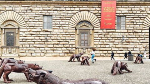 100 wolven bij het Palazzo Pitti