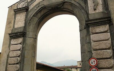 Oude poort in Pescia Fiorentina