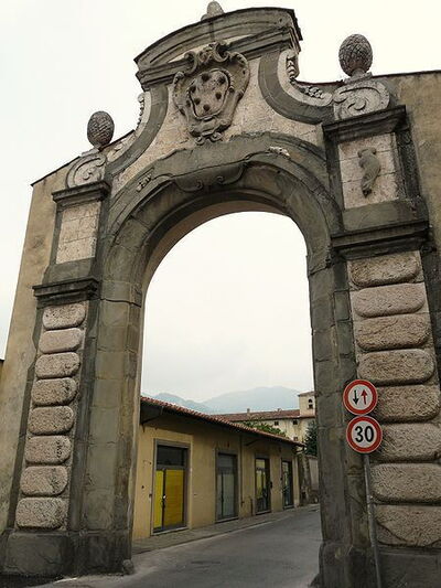 Oude poort in Pescia Fiorentina