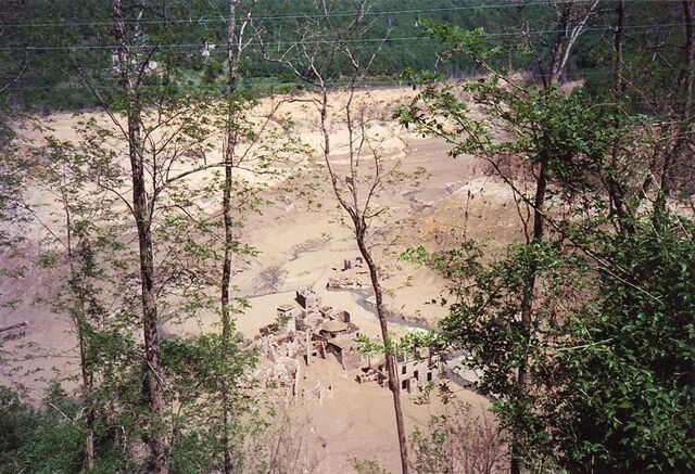 Fabbriche Di Careggine half onder water