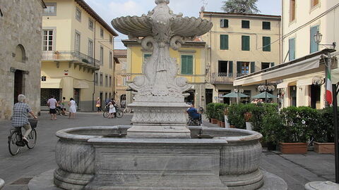Fontein op het hoofdplein van Camaiore