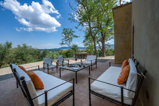 Villa Aiale, terras