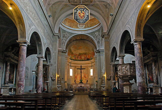 Pietrasanta kathedraal marmeren interieur