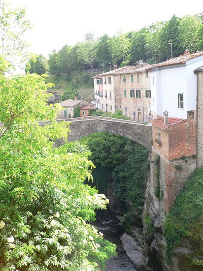 Loro Ciuffenna brug toegang