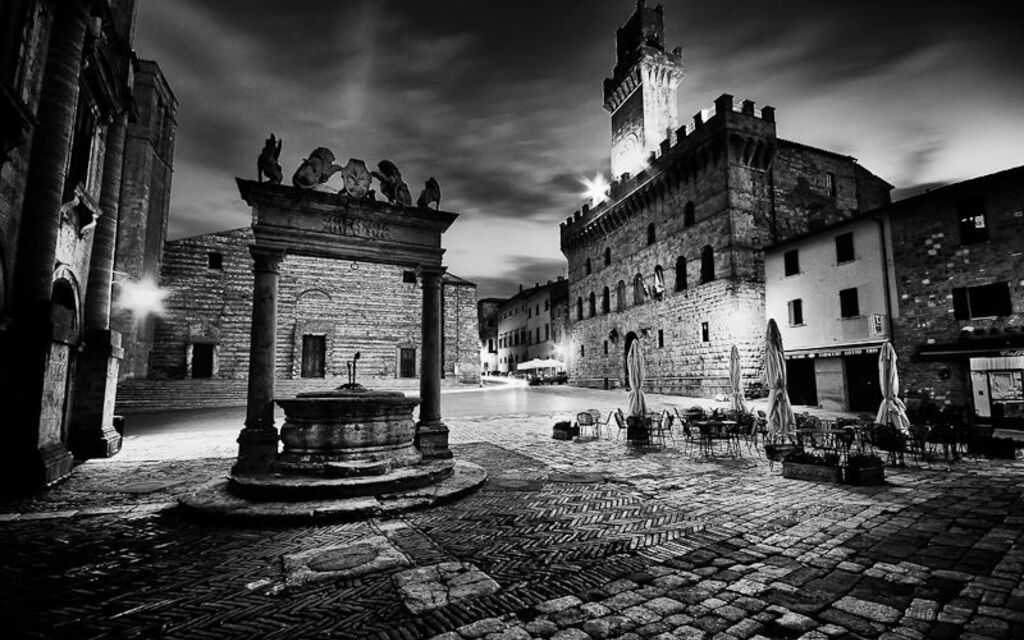 Night falling over Piazza Grande