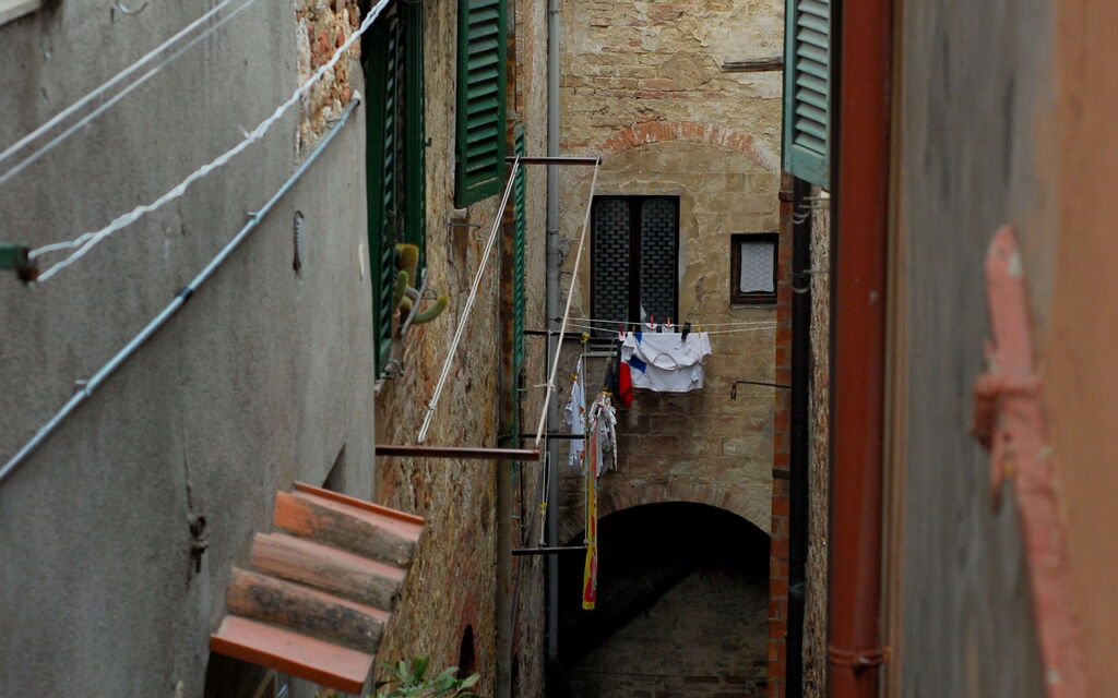 Close Neighbours