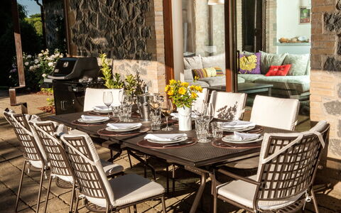 Casale Porano: Meubilair, Kamer, Tafel, Eigendom, Eetkamer, Buitentafel, Interieur Ontwerp, Huis, Stoel, Keuken En Eettafel