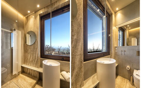 Villa Piazza Della Fortezza: Eigendom, Badkamer, Kamer, Interieur Ontwerp, Muur, Gebouw, Onroerend Goed, Loodgieterswerkinrichting, Huis, Architectuur