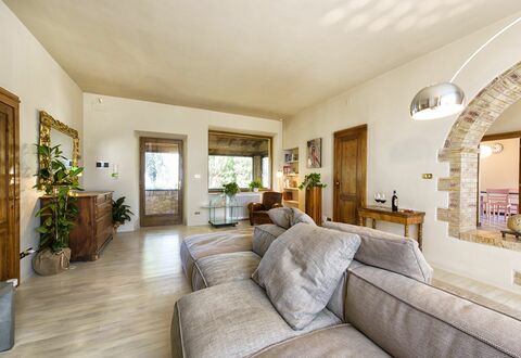 Villa Piazza Della Fortezza: Eigendom, Kamer, Gebouw, Meubilair, Interieur Ontwerp, Woonkamer, Onroerend Goed, Huis, Huis, Plafond