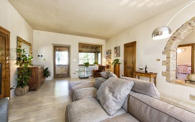 Villa Piazza Della Fortezza: Eigendom, Kamer, Gebouw, Meubilair, Interieur Ontwerp, Woonkamer, Onroerend Goed, Huis, Huis, Plafond