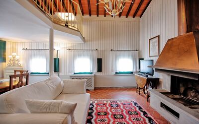 Timo: Kamer, Eigendom, Woonkamer, Interieur Ontwerp, Plafond, Meubilair, Gebouw, Huis, Huis, Onroerend Goed