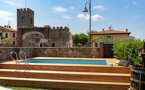 Villa Fracassini: Wolk, Lucht, Water, Fabriek, Gebouw, Zwembad, Boom, Gras, Straatlantaarn, Vrije Tijd